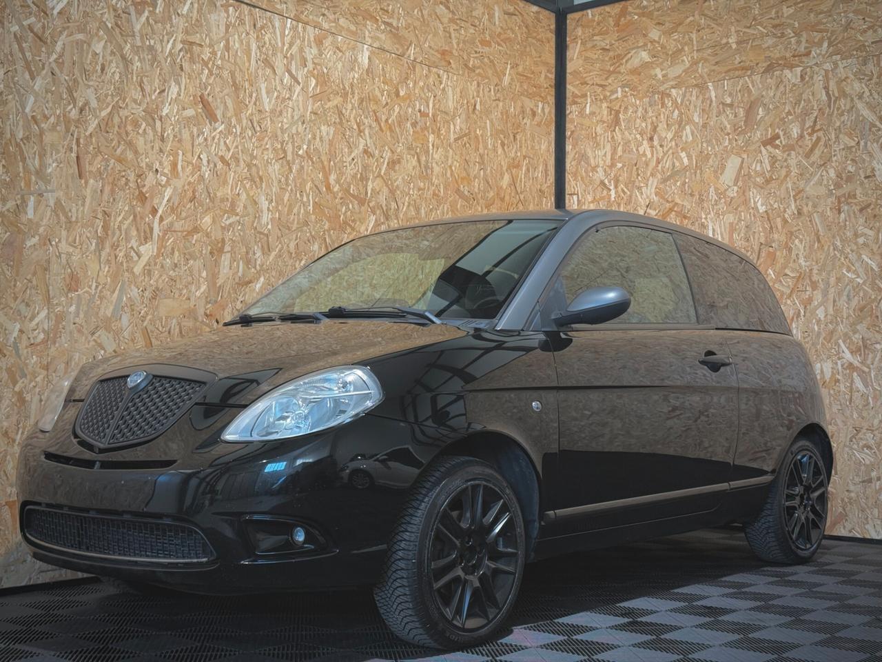 Lancia Ypsilon 1.4 Sport MomoDesign
