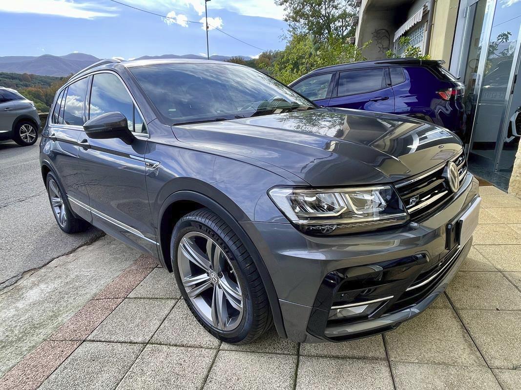 Volkswagen Tiguan 1.6 TDI R Line Sport "Cerchi 19 - Fari Full Led Stop a Quadro digitale"