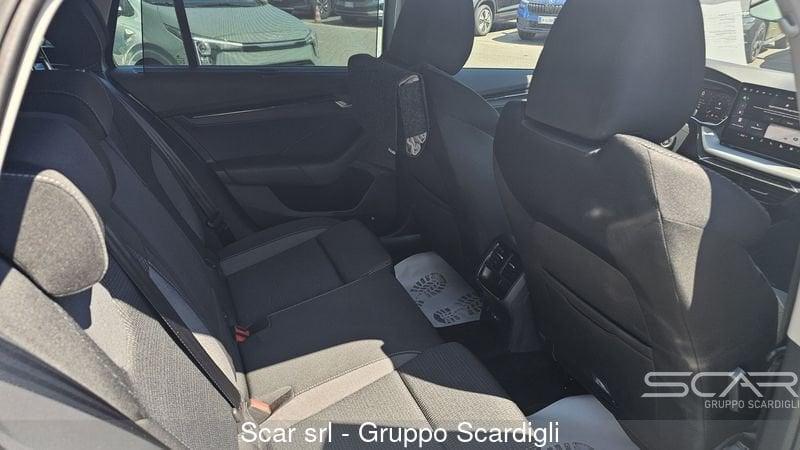 Skoda Octavia 2.0 TDI 150 CV DSG Wagon Executive con FARI MATRIX E CERCHI D 18