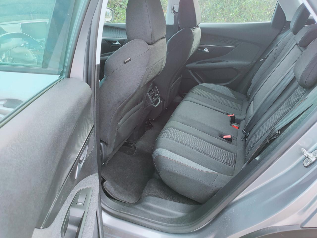 Peugeot 3008 BlueHDi 130 S&S Business