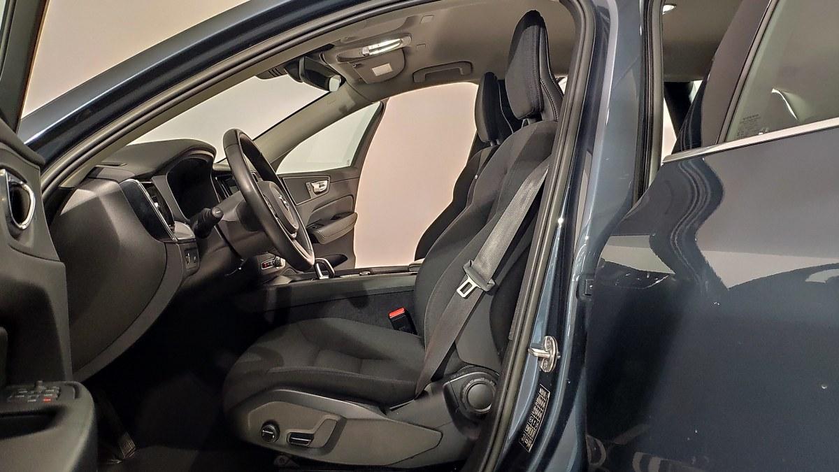 VOLVO Xc60 B4 Mild Hybrid (D) Awd Geartronic Momentum Pro