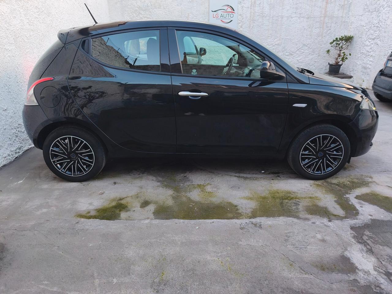 Lancia Ypsilon 1.0 FireFly 5 porte S&S Hybrid Alberta Ferretti