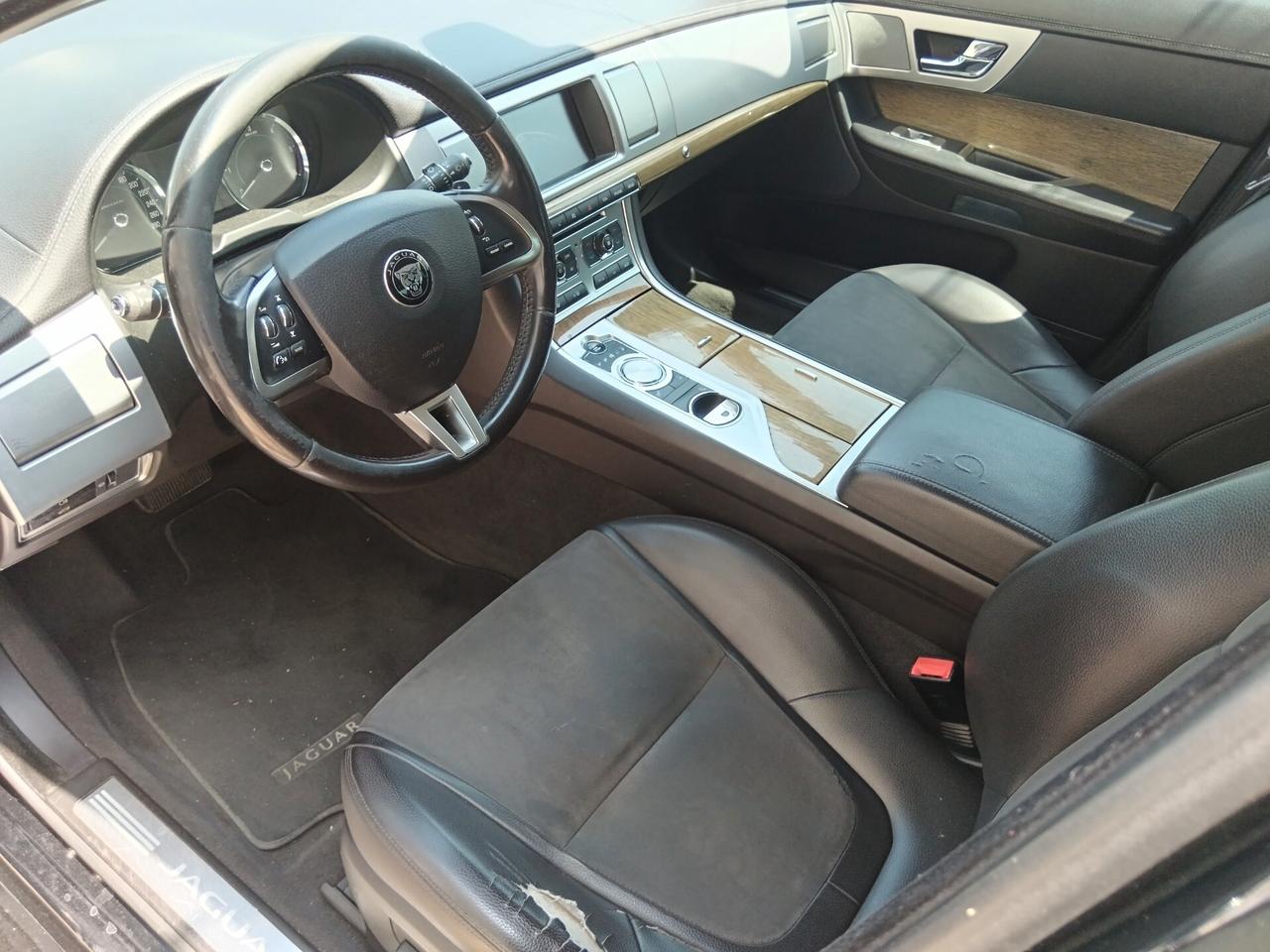 Jaguar XF 2.2 D 200 CV Luxury