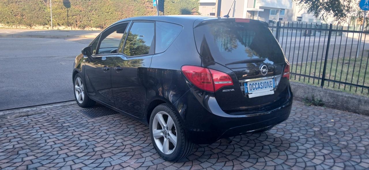 Pochi km Opel Meriva benzina neopatentati