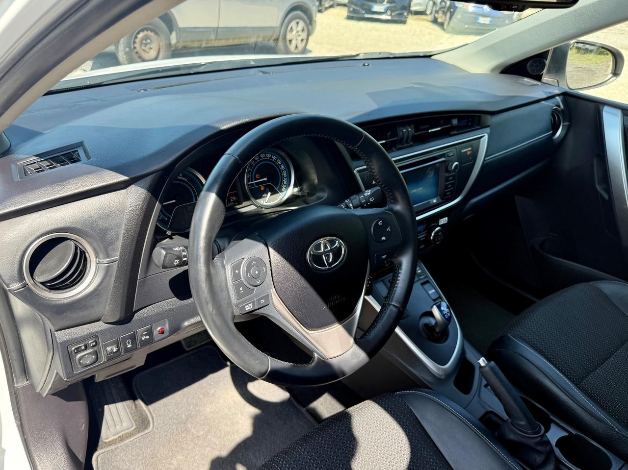 Toyota Auris 1.8 hsd executive