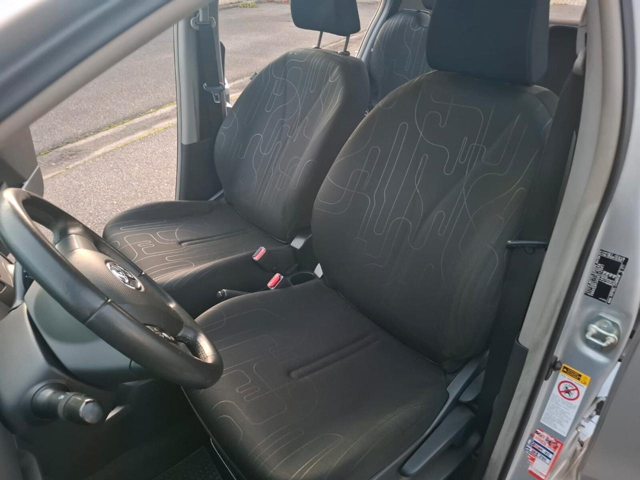 Toyota Yaris 1.0 5 porte SOLAMENTE 104.000 KM