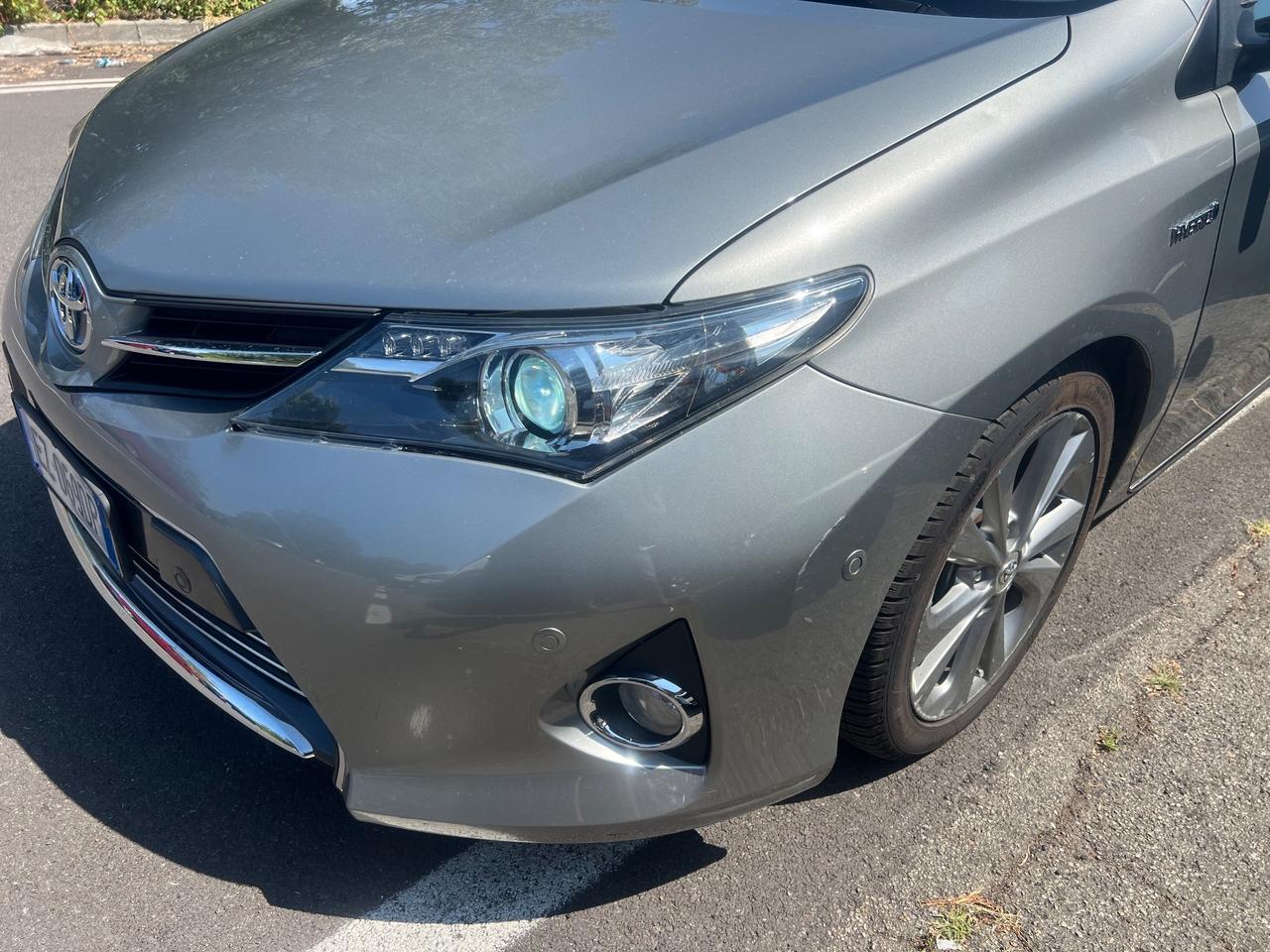 Toyota Auris 1.8 Hybrid Lounge