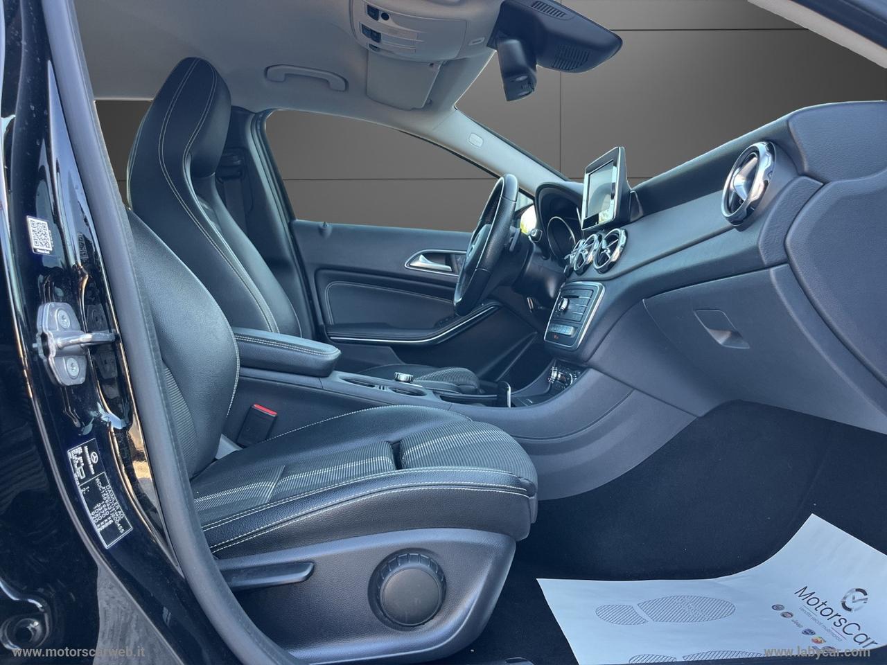 MERCEDES-BENZ GLA 200 Sport