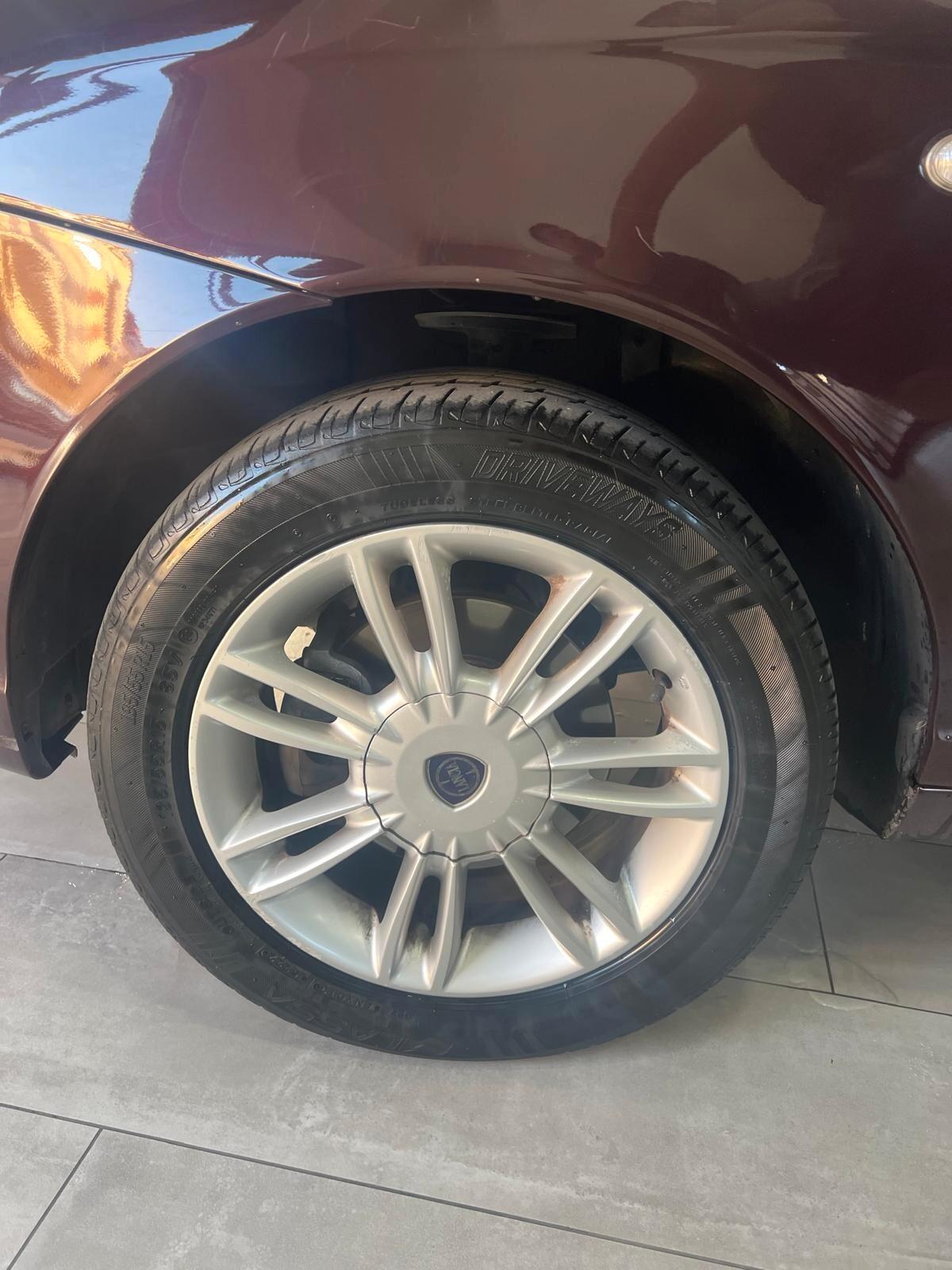 Lancia Ypsilon 1.3 MJT 75 CV Oro