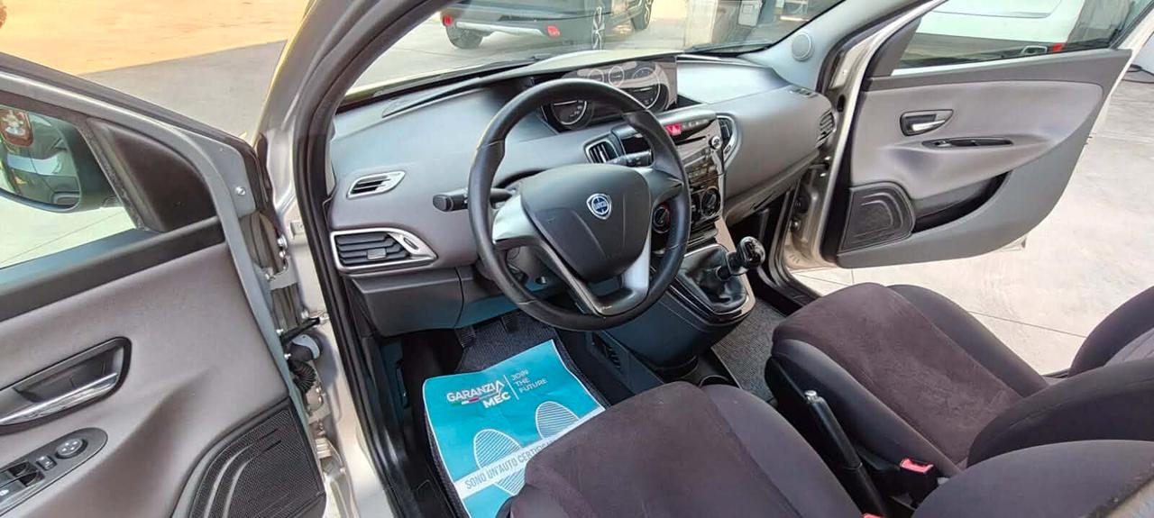 Lancia Ypsilon 1.2 69 CV 5 porte S&S Gold