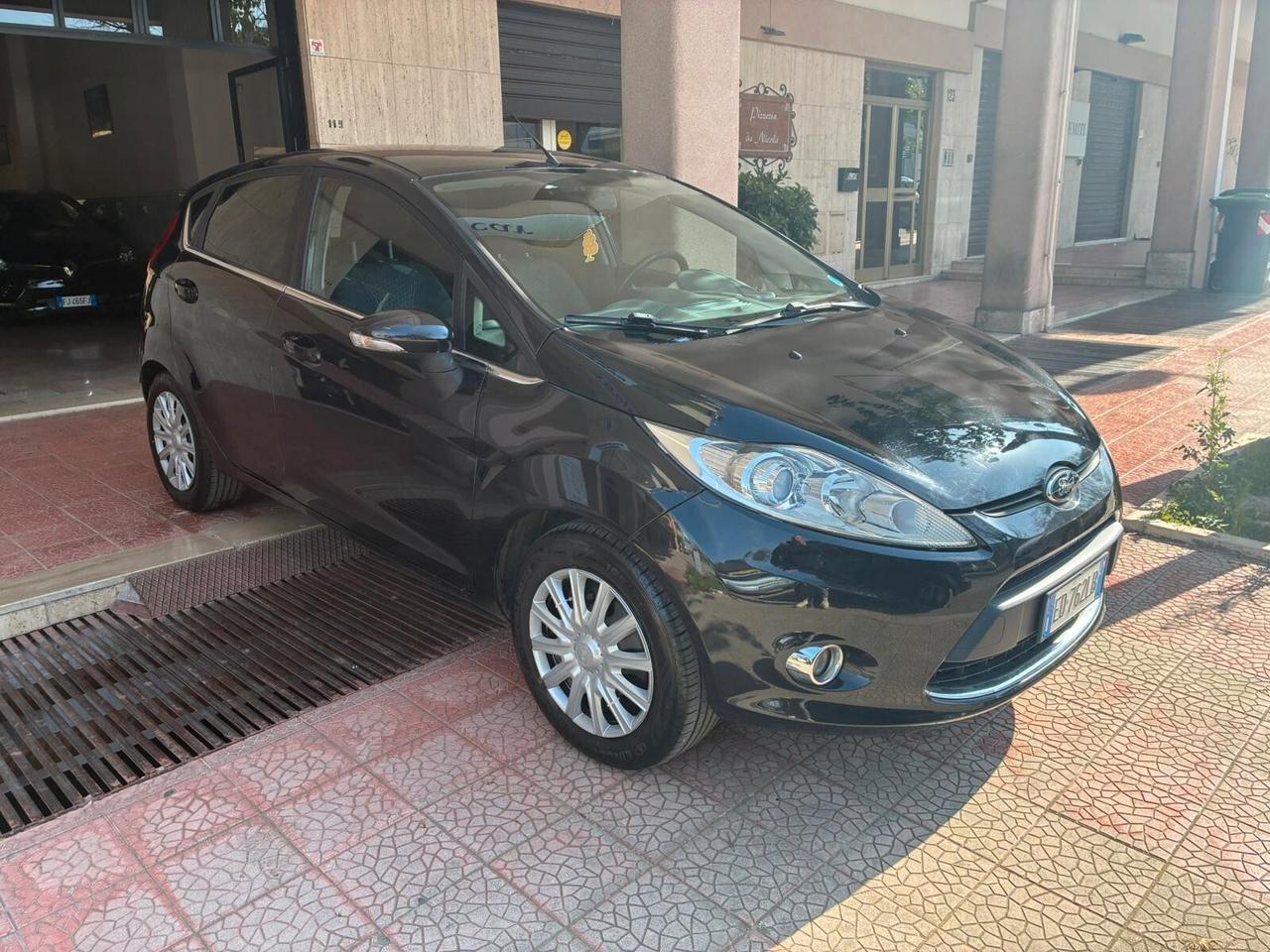 Ford Fiesta 1.2 5p perfetta-2010