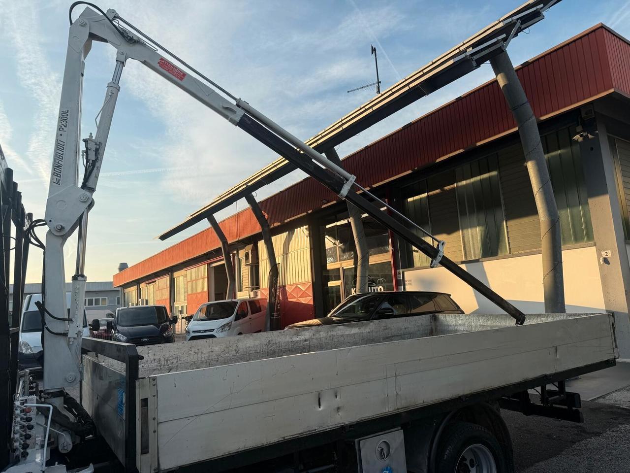 ISUZU NPR69L CON GRU BONFIGLIOLI