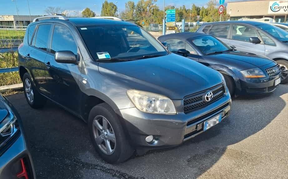Toyota RAV 4 2.2 D-4D 4X4 Luxury INTROVABILE
