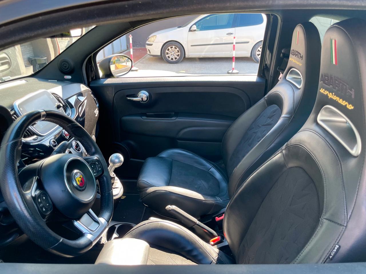 Abarth 595 1.4 Turbo T-Jet 165 CV Scorpioneoro
