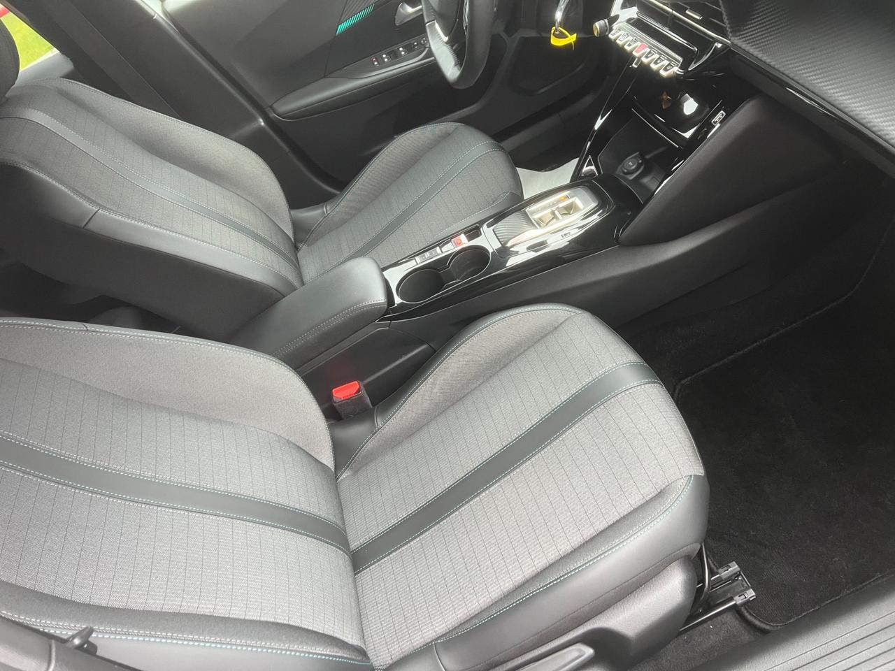 Peugeot 2008 BlueHDi 130 S&S EAT8 Allure