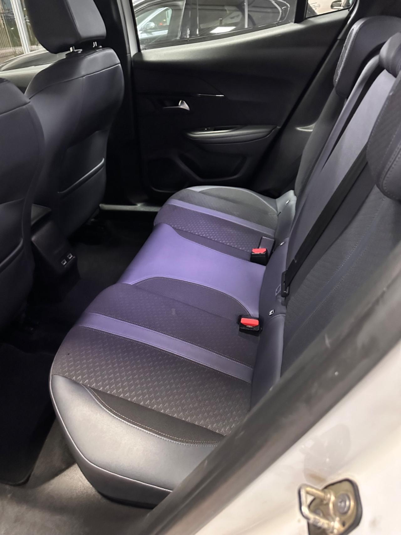 Peugeot 2008 BlueHDi 130 S&S EAT8 Allure Navi Pack