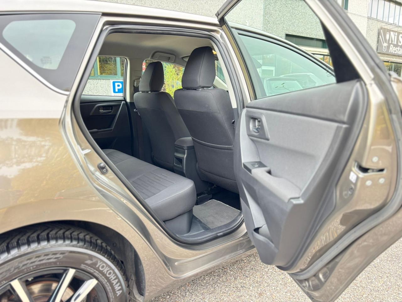 Toyota Auris 1.8 Hybrid Lounge