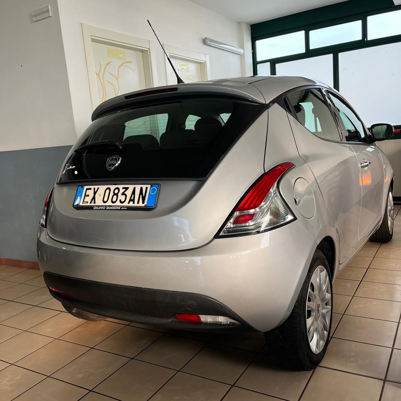 Lancia Ypsilon 1.2 69 CV 5 porte S&S Platinum
