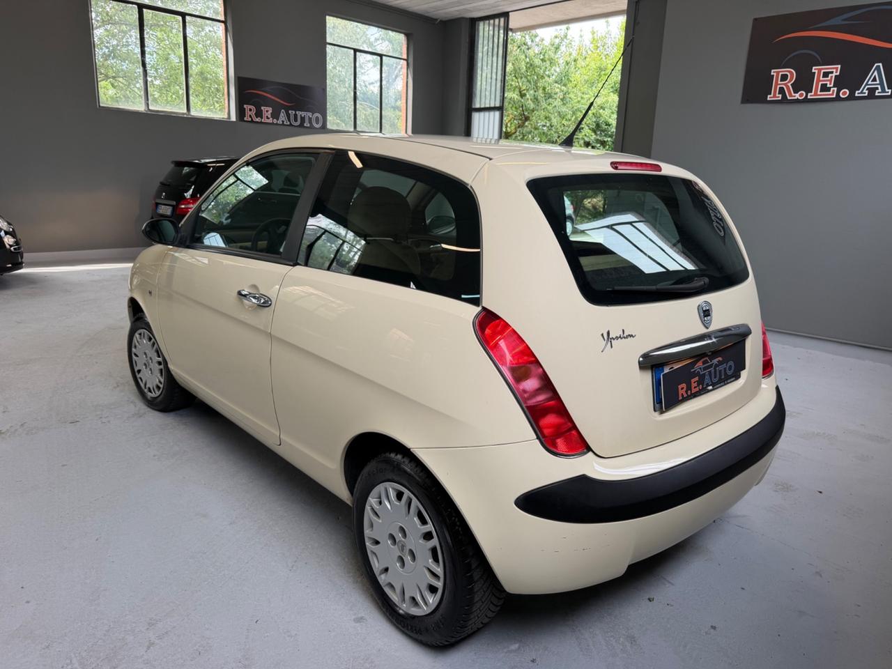 Lancia Ypsilon 1.2 16V Oro
