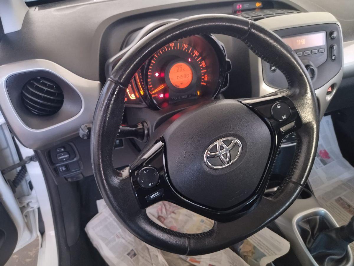 TOYOTA Aygo 1.0 VVT-i 69 CV 5 porte x-cool