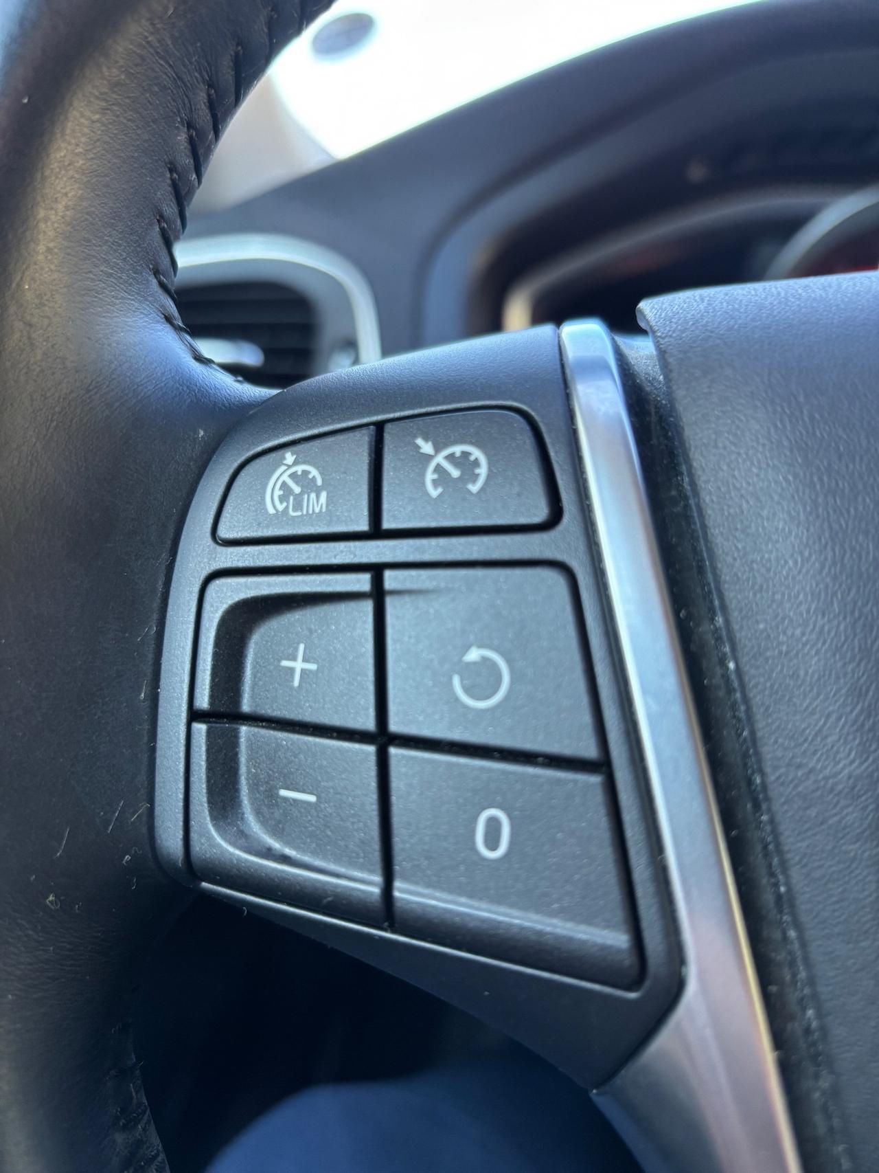 Volvo V40 Cross Country D2 1.6 Summum