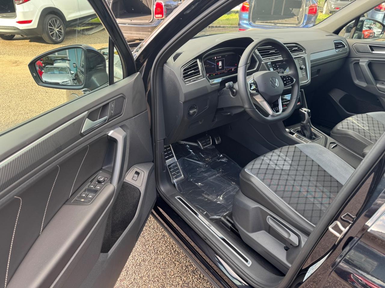 Volkswagen Tiguan 2.0 TDI 150 CV SRC DSG R-Line FULL SERVICE