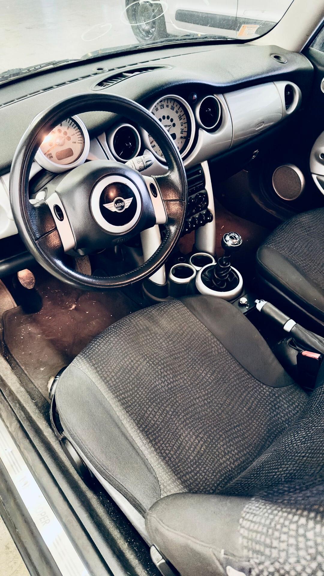 Mini 1.6 16V Cooper 1999 asi