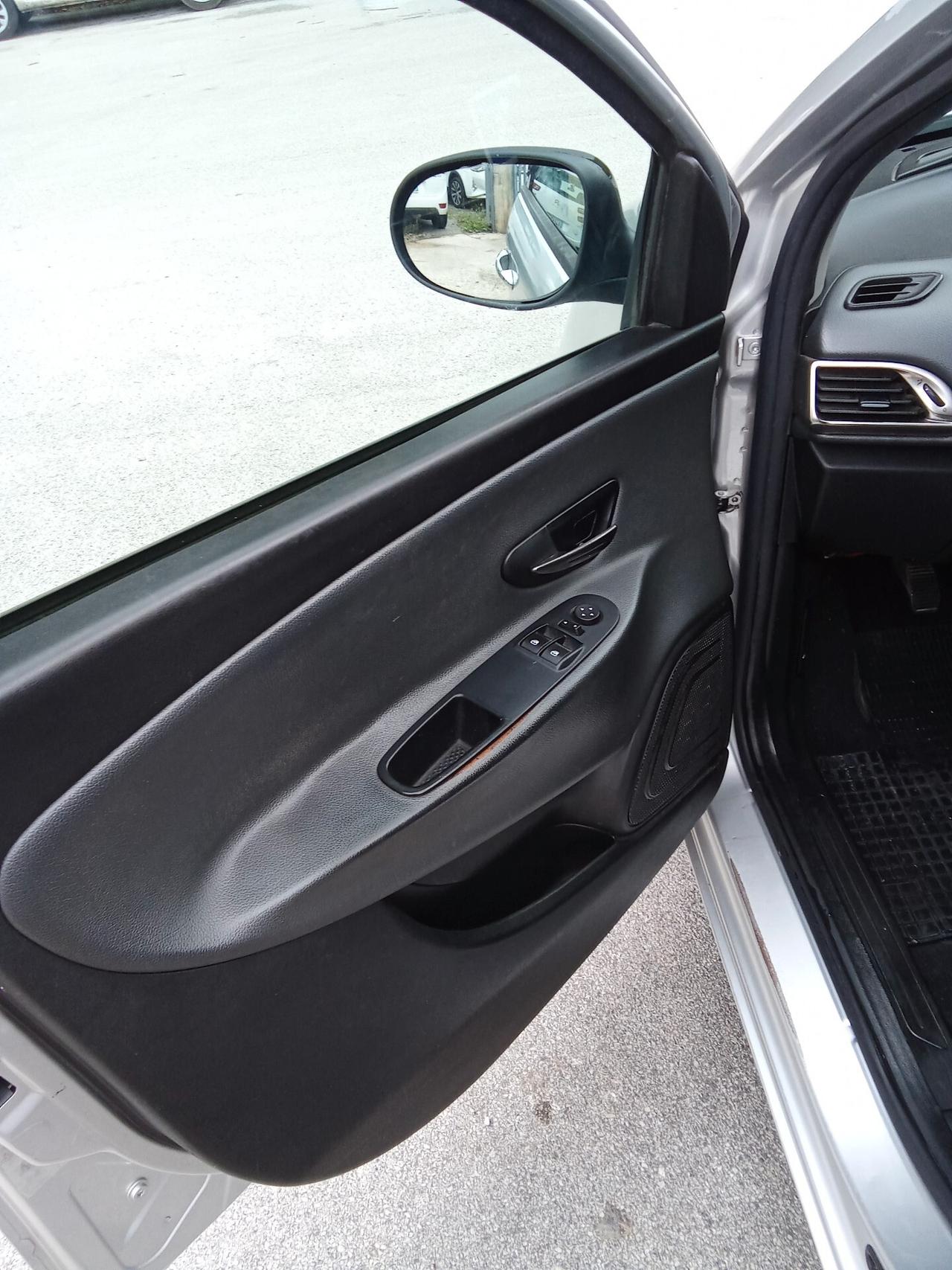 Lancia Ypsilon 1.3 MJT 16V 95 CV 013