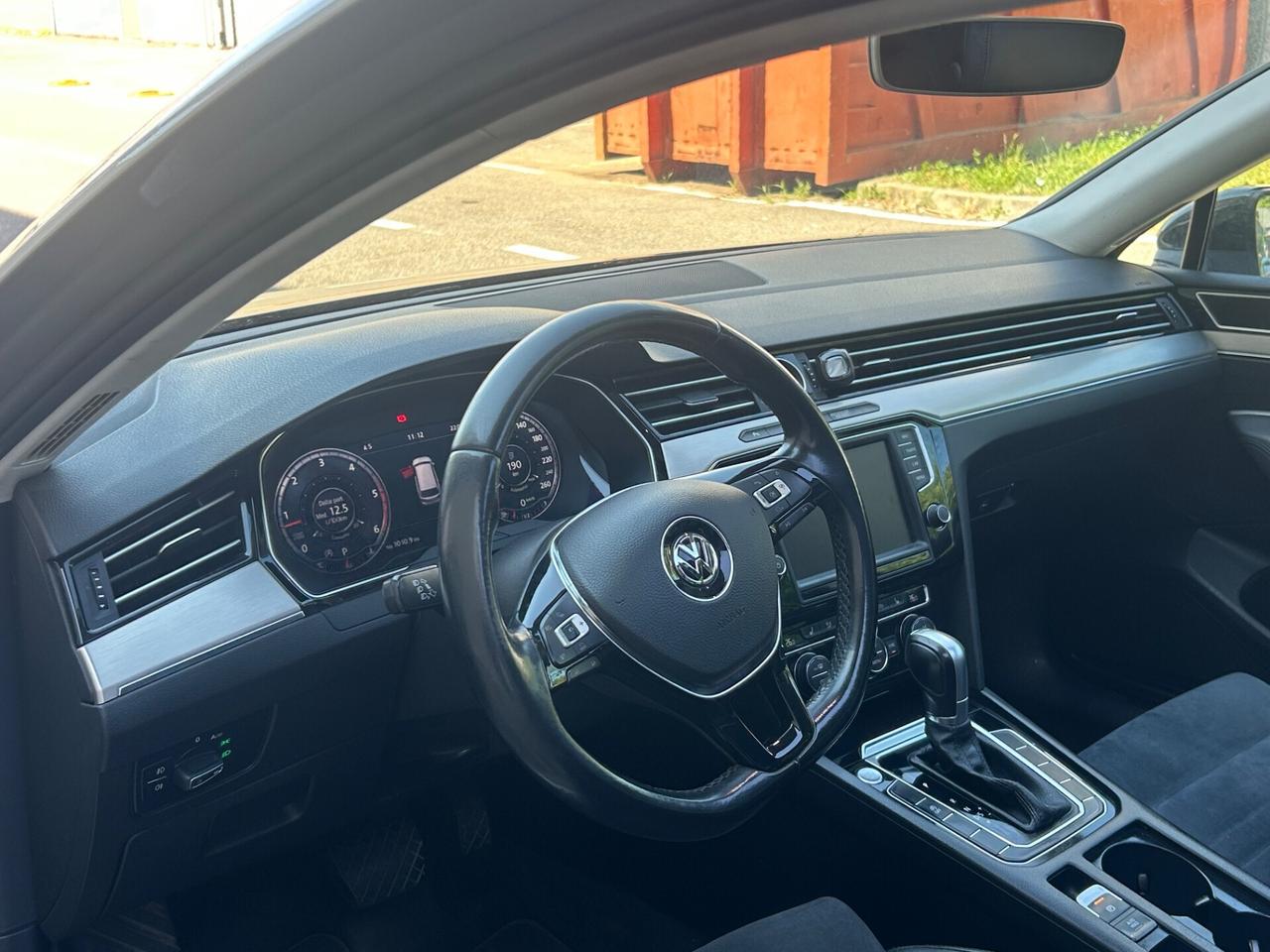Volkswagen Passat Variant 2.0 TDI DSG Executive | Tetto Panoramico LED Navi
