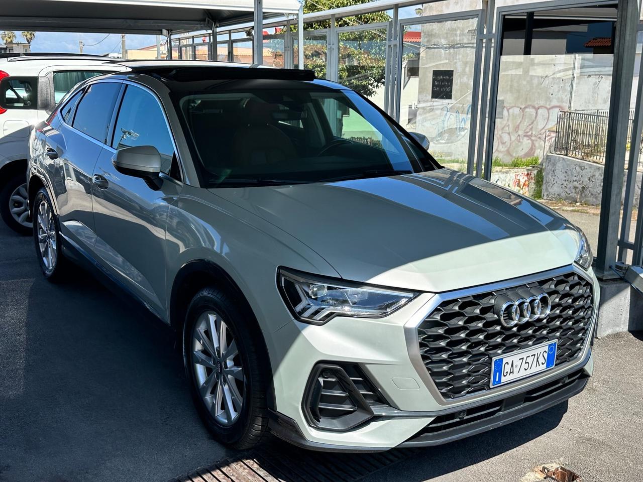 Audi Q3 SPORTBACK Tetto apribile 2020