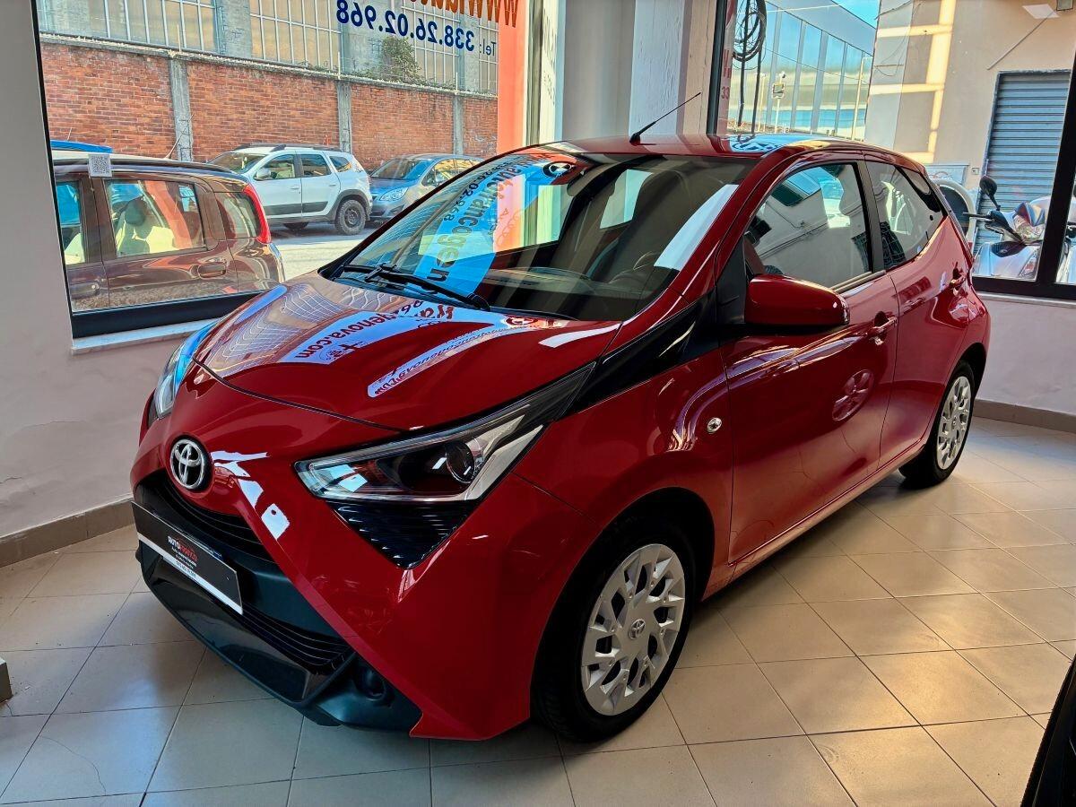 Toyota Aygo Connect 1.0 VVT-i 72 CV 5 porte x-clusiv red style