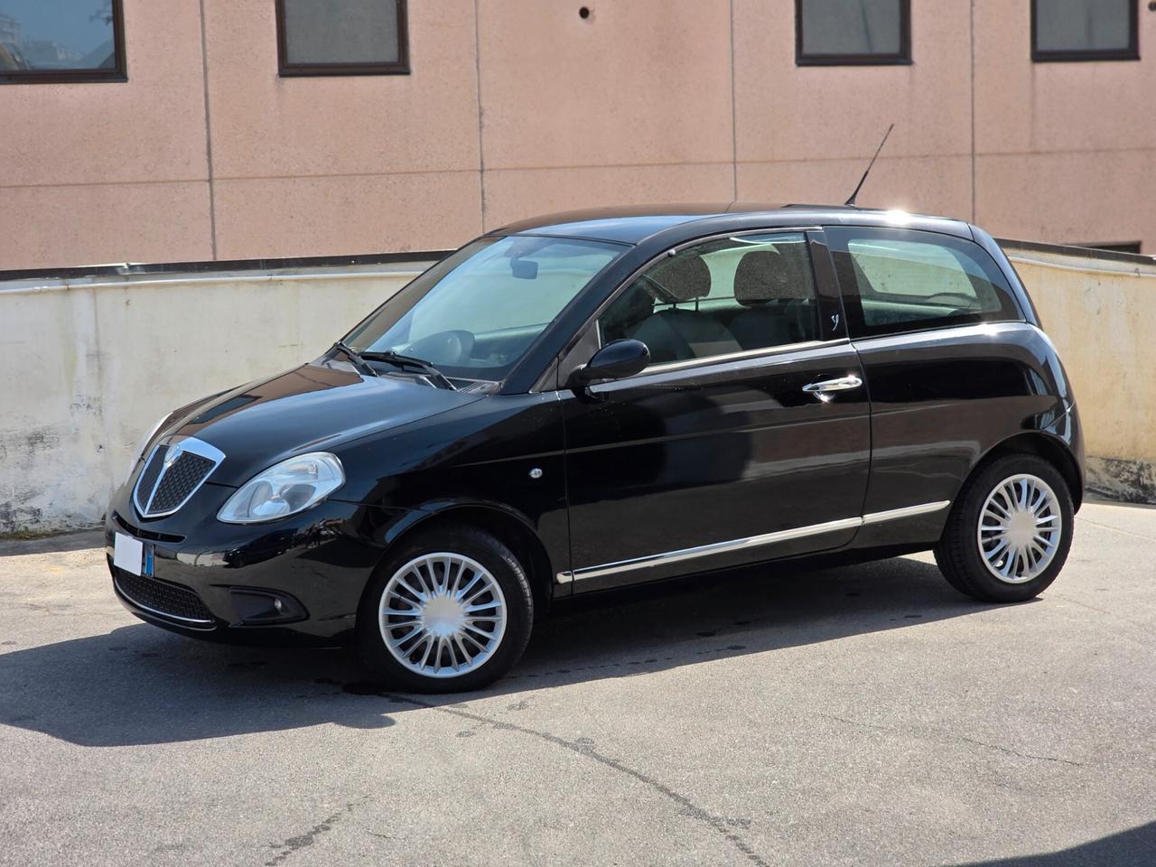 Lancia Ypsilon 1.3 MJT 90 CV Platino