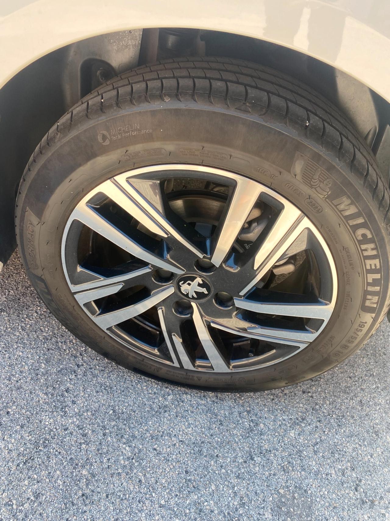 Peugeot 208 PureTech 100 Stop&Start 5 porte Allure