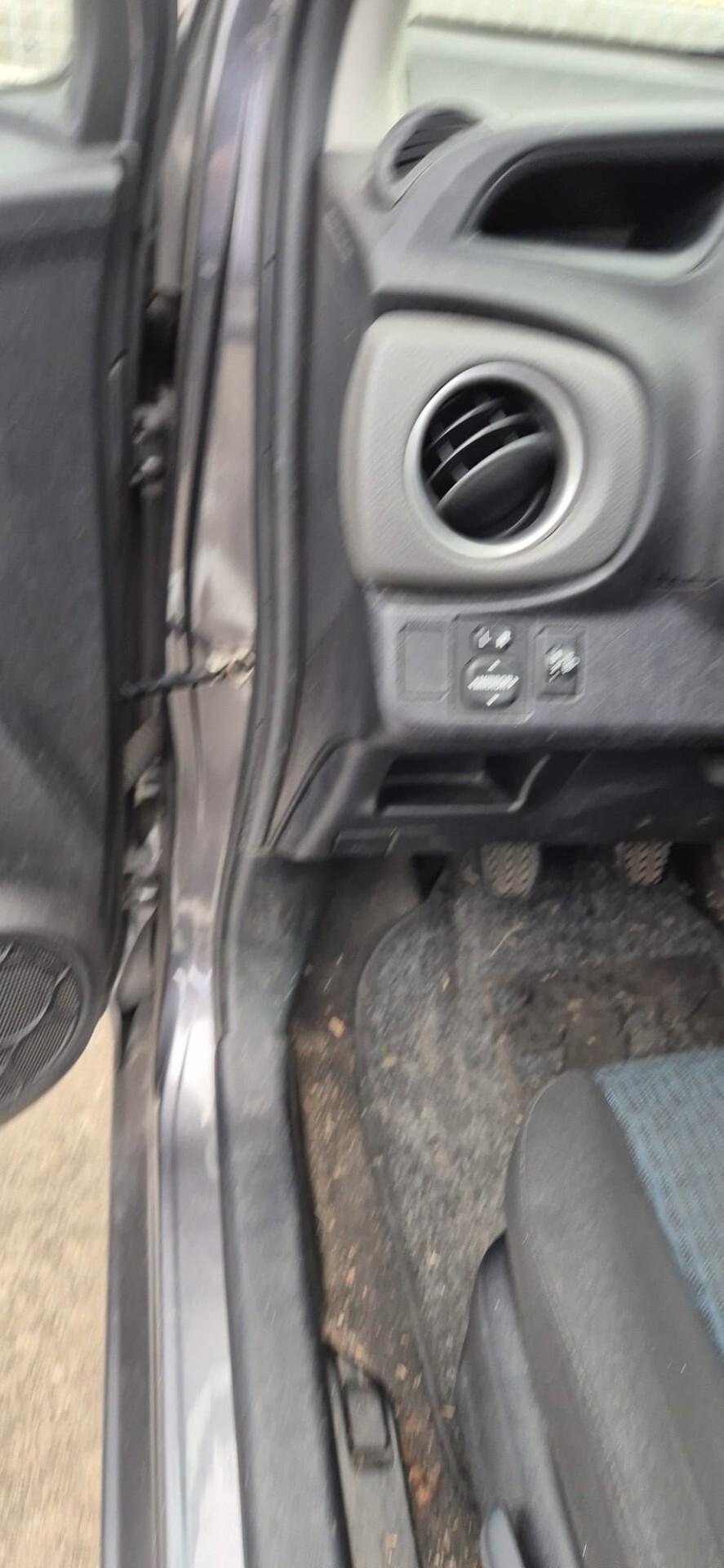 Toyota yaris 1000 benzina