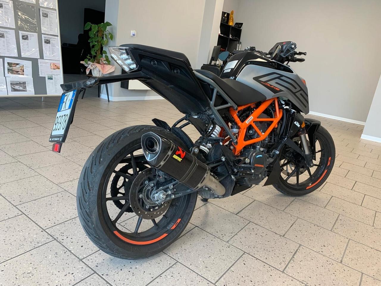 Ktm Duke 125 Akrapovic Pat.B Unicoprop.