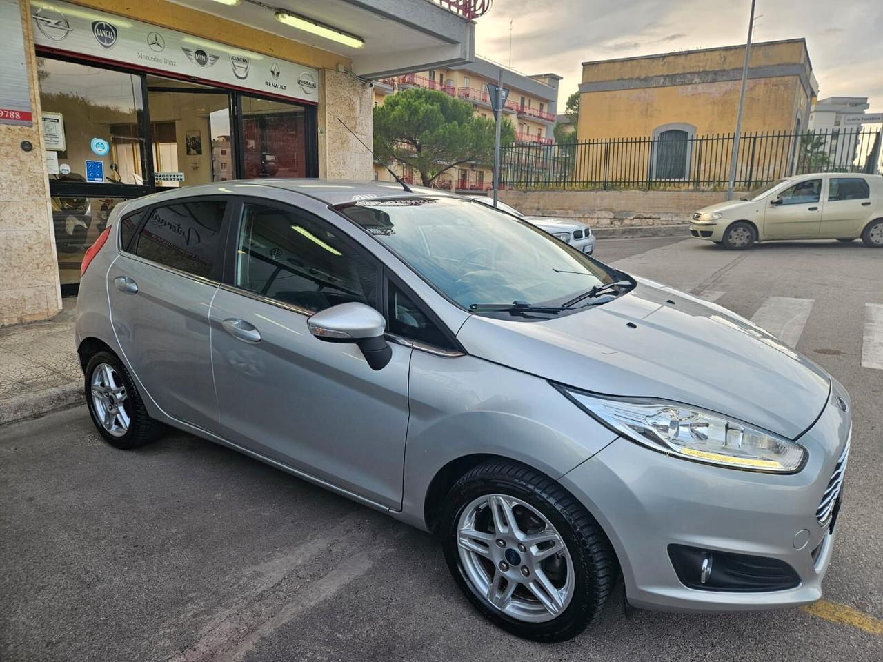 Ford Fiesta 5p. 1.4 BENZ/GPL Titanium 95cv