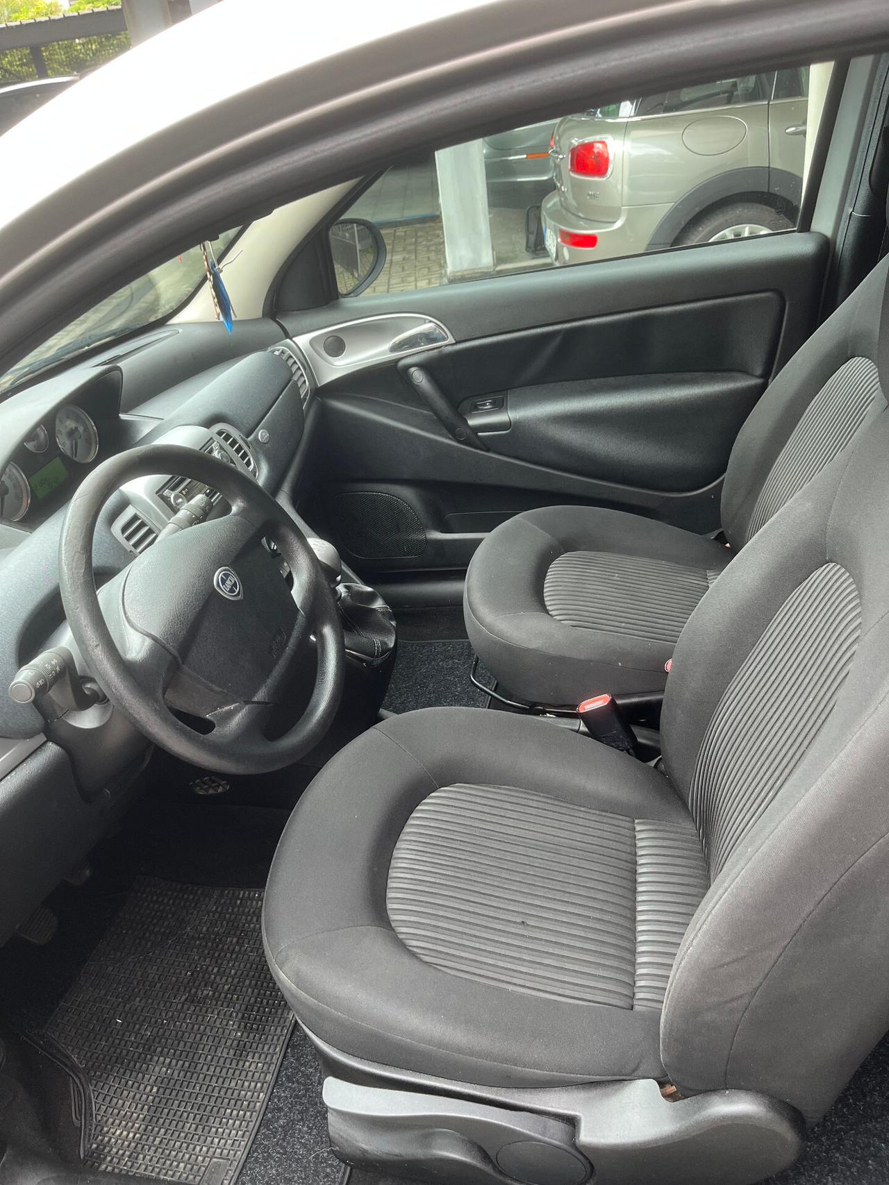 Lancia Ypsilon 1.2 Versus Benzina - Anche Per Neopatentati - 2010
