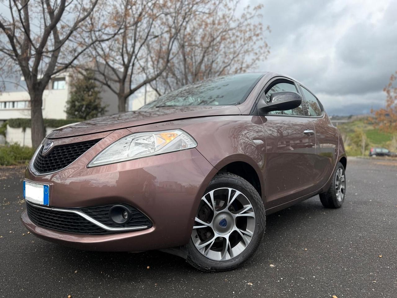 Lancia Ypsilon 1.2 69 CV 5 porte Gold