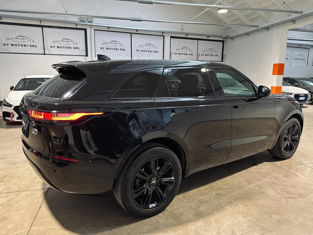 Land Rover Range Rover Velar R-Dynamic 240cv TOTAL BLACK-SCHERMI-LUCI AMBIENTE