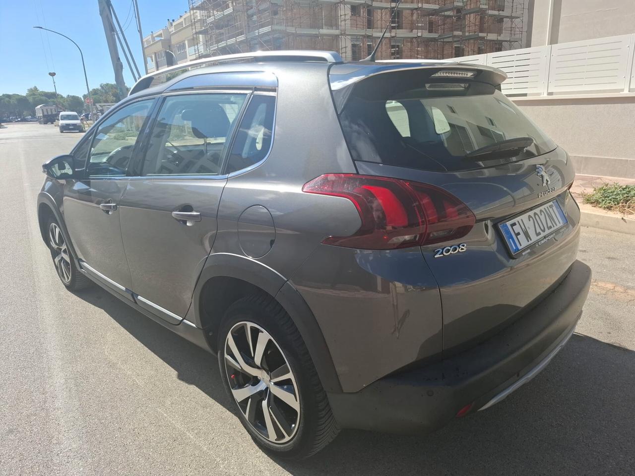 Peugeot 2008 BlueHDi 100 S&S Allure