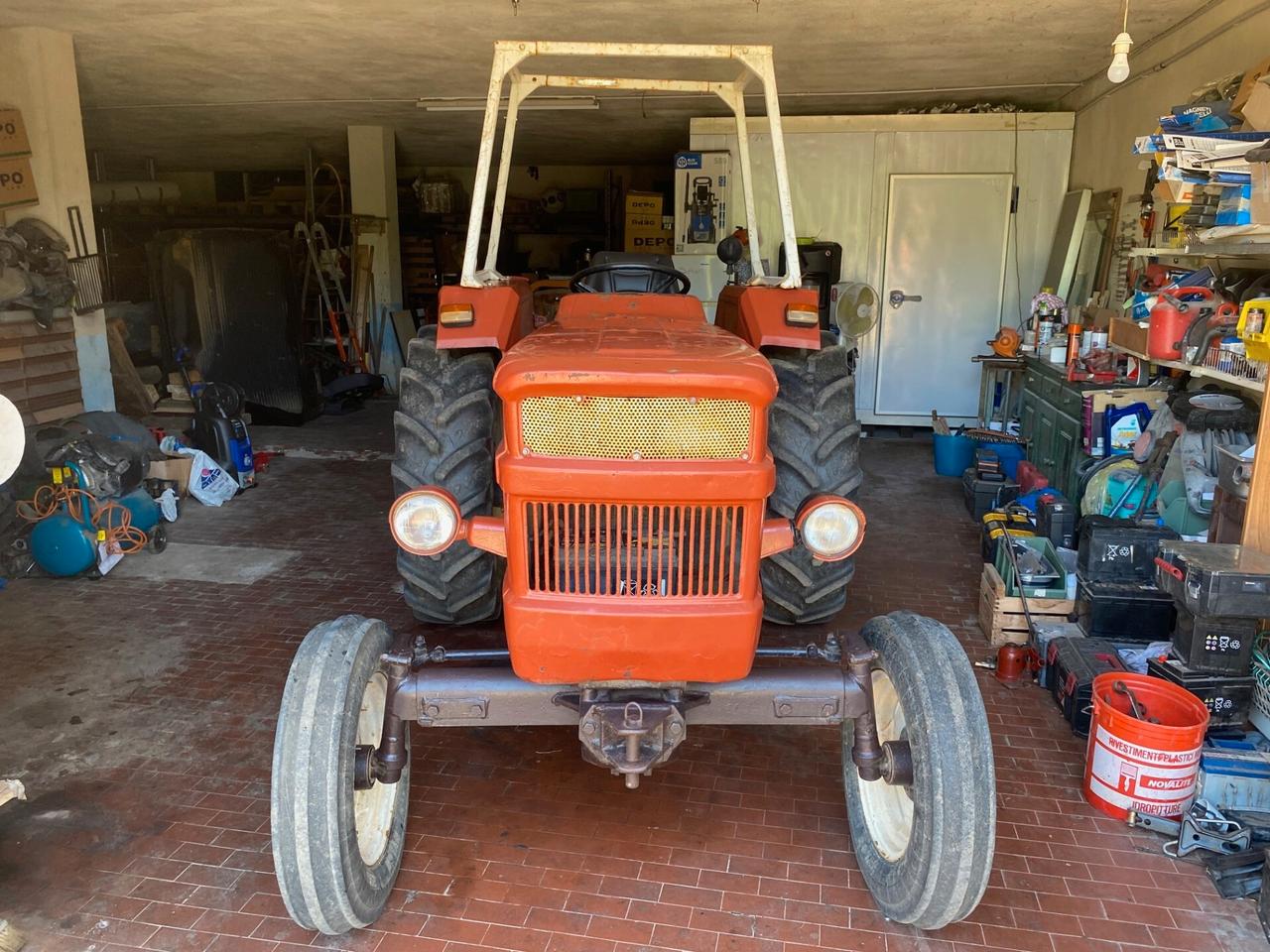 TRATTORE AGRICOLO FIAT 480-8 CON ATTREZZATURA