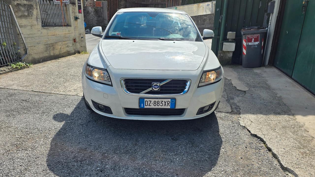 Volvo V50 D3 R-design
