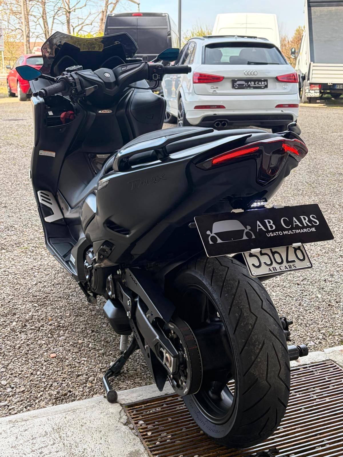 Yamaha TMAX 560 TOTAL BLACK PERMUTE