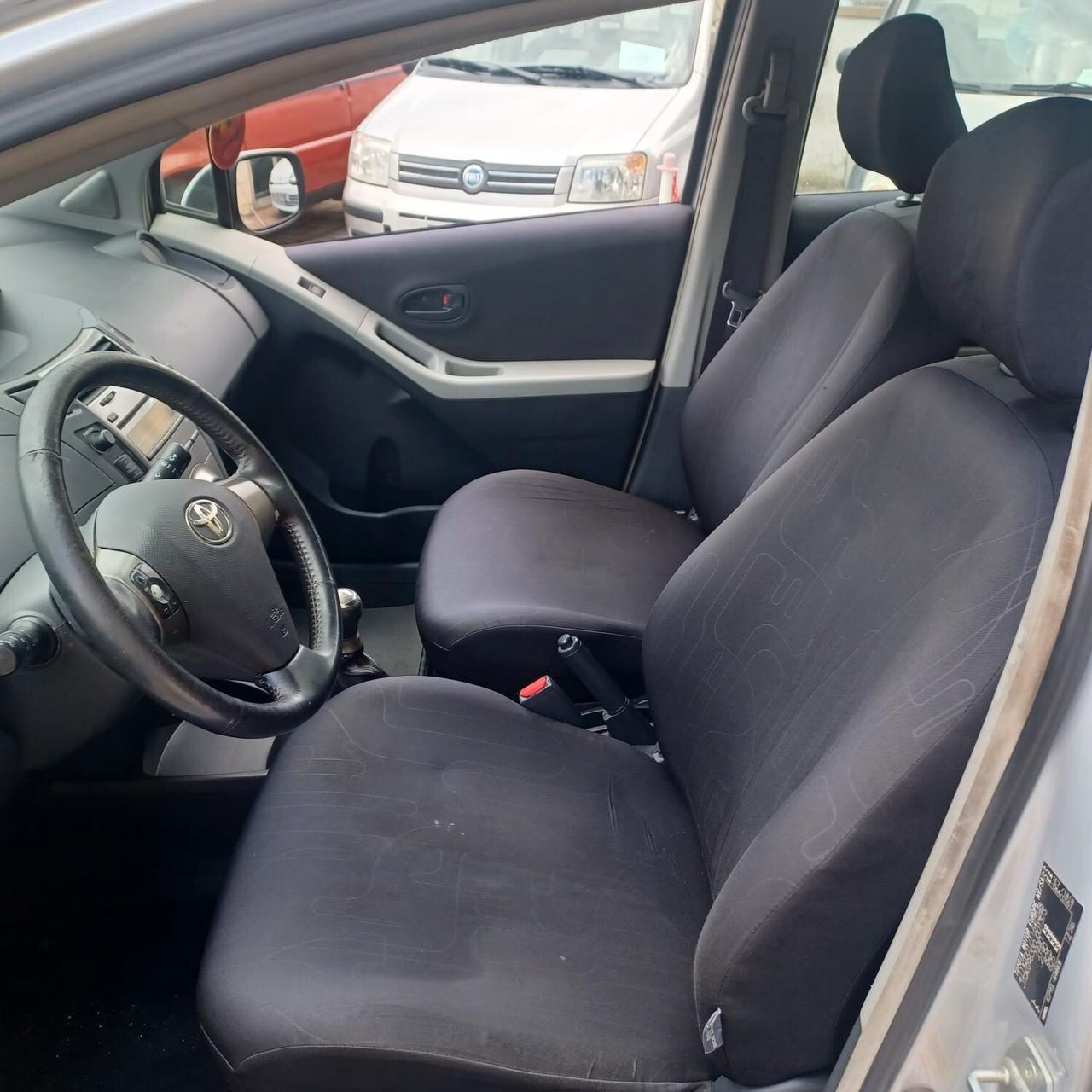 NEOPATENTATI YARIS 1.0 5 PORTE BEN CONSERVATA