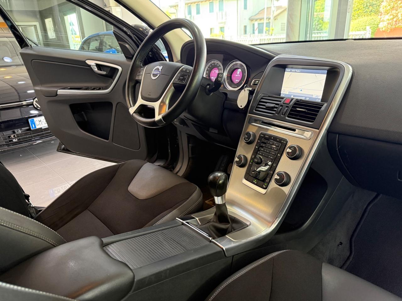 Volvo XC 60 2.4 d4 R-design awd 163cv MANUALE !!