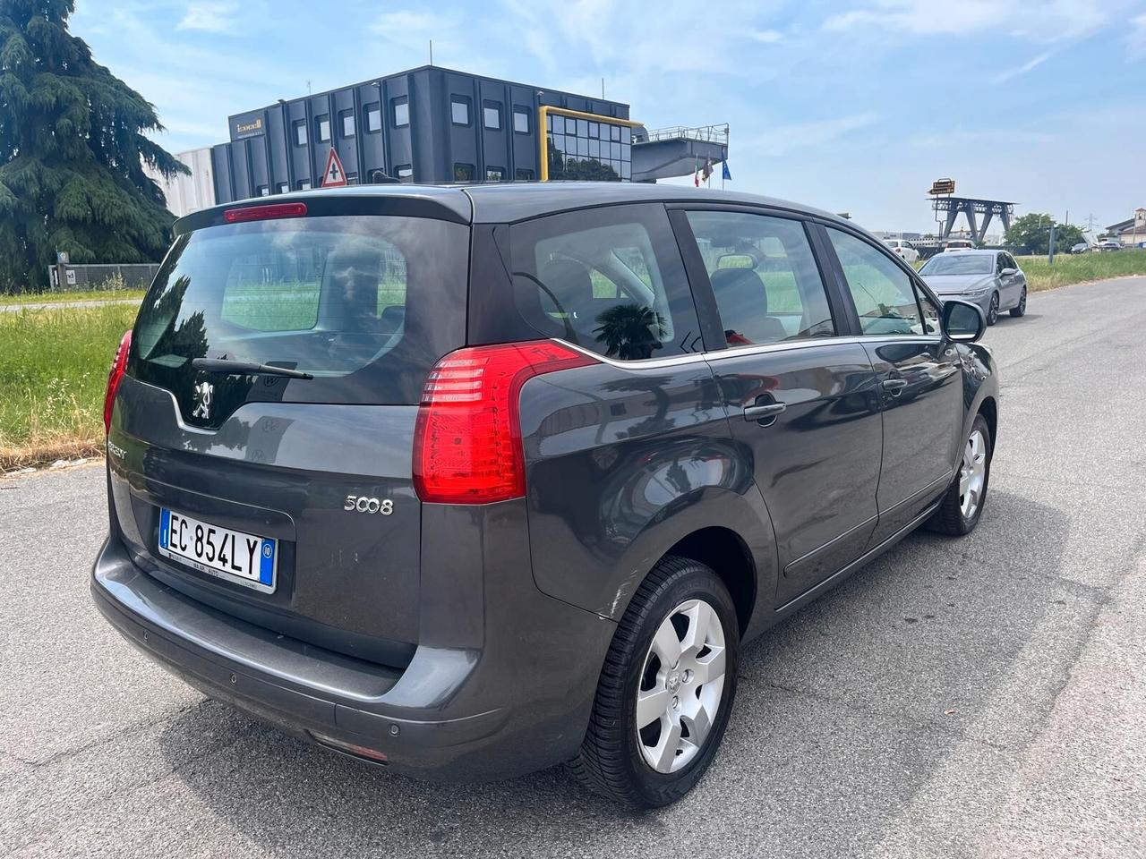 Peugeot 5008 1.6 VTi 120CV **SOLO EXPORT**