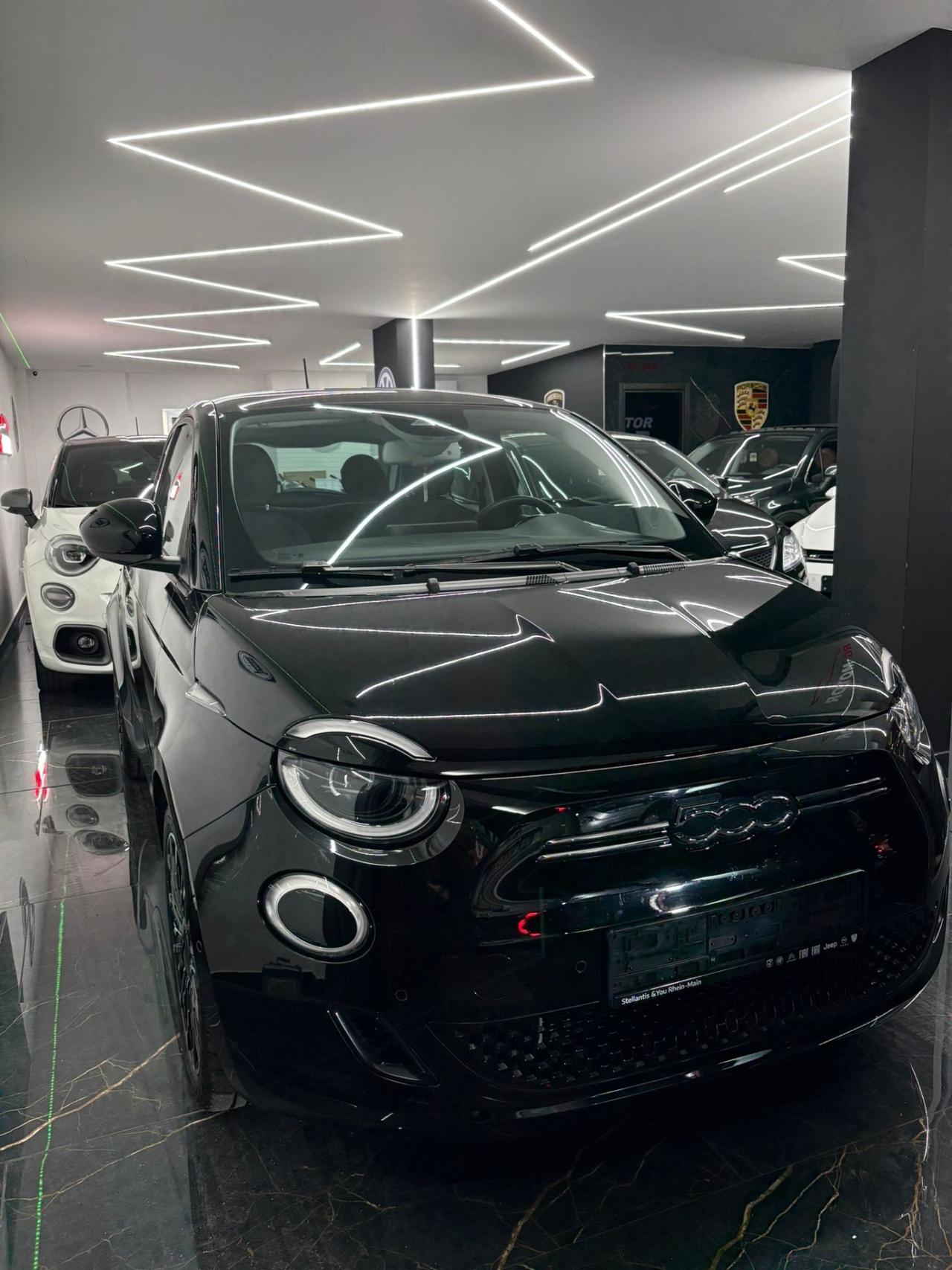 Fiat 500 500e Berlina 42 kWh La Prima