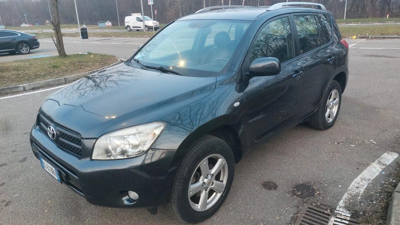 Toyota RAV 4 RAV4 2.2 D-4D 136 CV Luxury