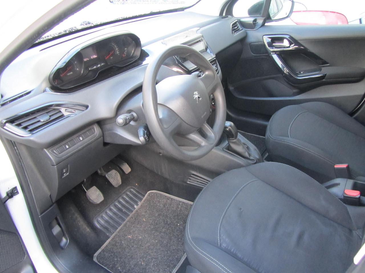 PEUGEOT 208 1.4 HDi 68 CV 5P AUTOCARRO 2 POSTI