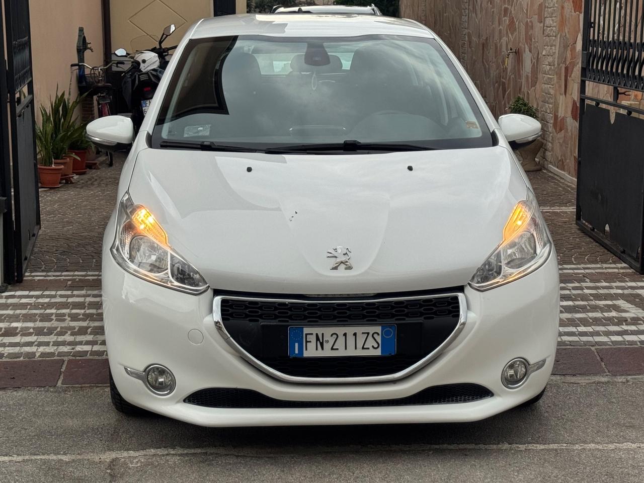 Peugeot 208 1.6 e-HDi 92 CV Stop&Start 5 porte Allure
